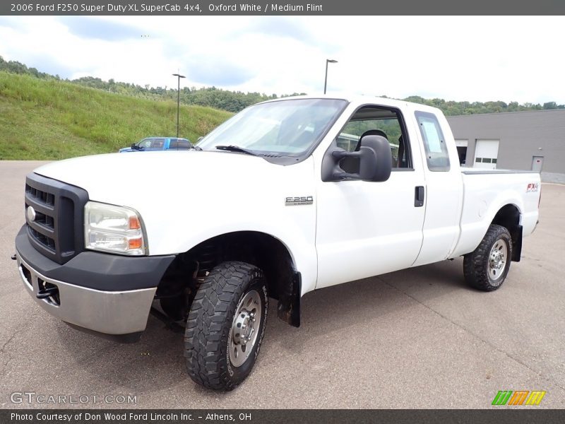 Oxford White / Medium Flint 2006 Ford F250 Super Duty XL SuperCab 4x4