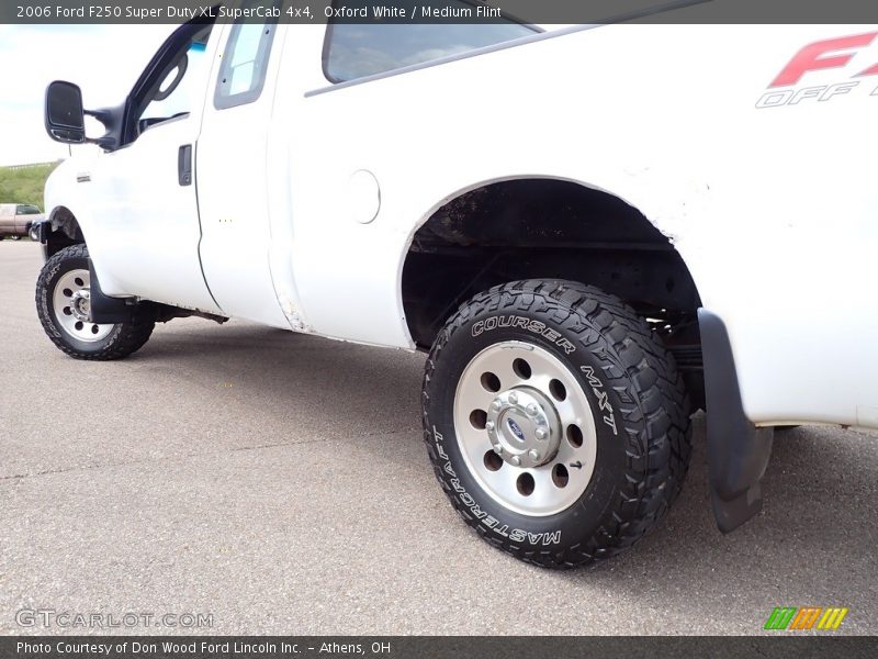 Oxford White / Medium Flint 2006 Ford F250 Super Duty XL SuperCab 4x4