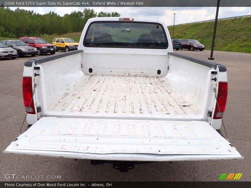 Oxford White / Medium Flint 2006 Ford F250 Super Duty XL SuperCab 4x4