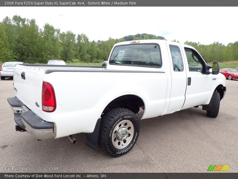 Oxford White / Medium Flint 2006 Ford F250 Super Duty XL SuperCab 4x4