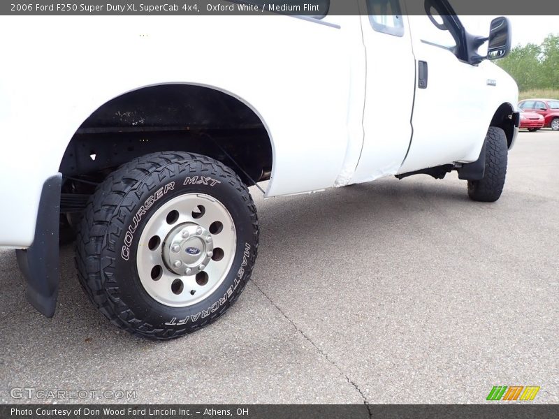 Oxford White / Medium Flint 2006 Ford F250 Super Duty XL SuperCab 4x4