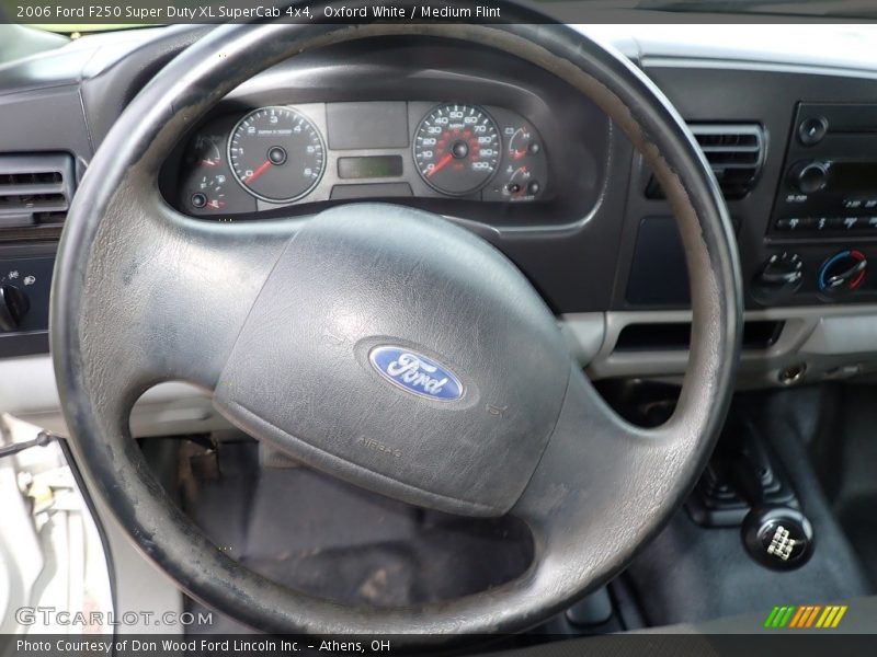 Oxford White / Medium Flint 2006 Ford F250 Super Duty XL SuperCab 4x4