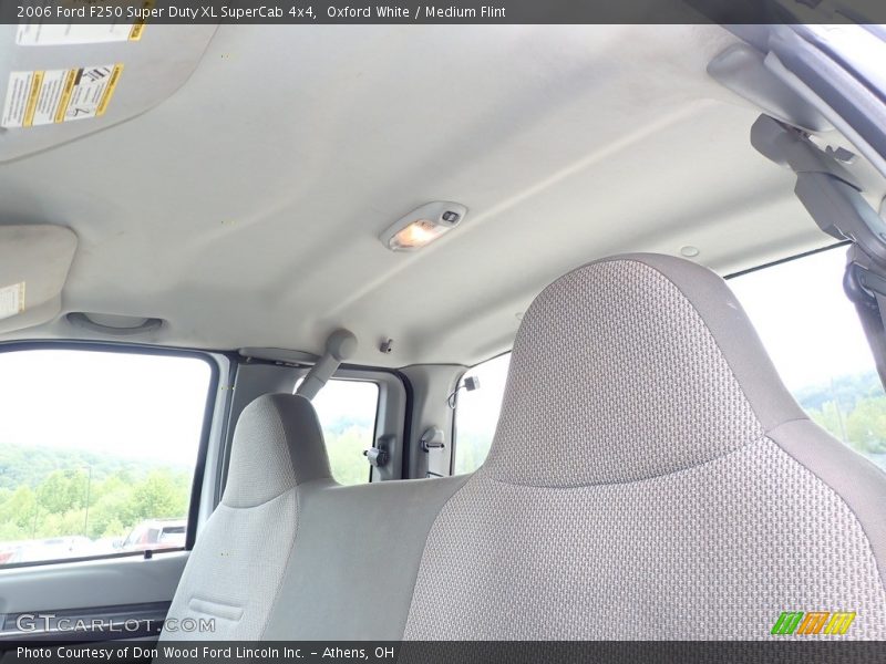 Oxford White / Medium Flint 2006 Ford F250 Super Duty XL SuperCab 4x4