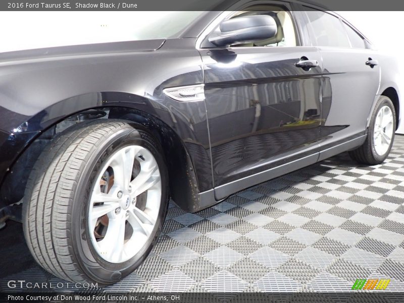 Shadow Black / Dune 2016 Ford Taurus SE