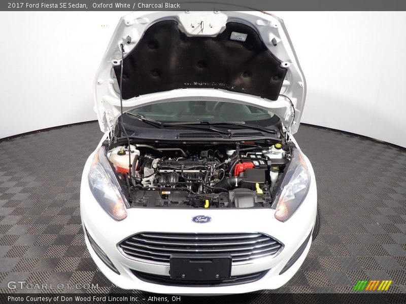 Oxford White / Charcoal Black 2017 Ford Fiesta SE Sedan