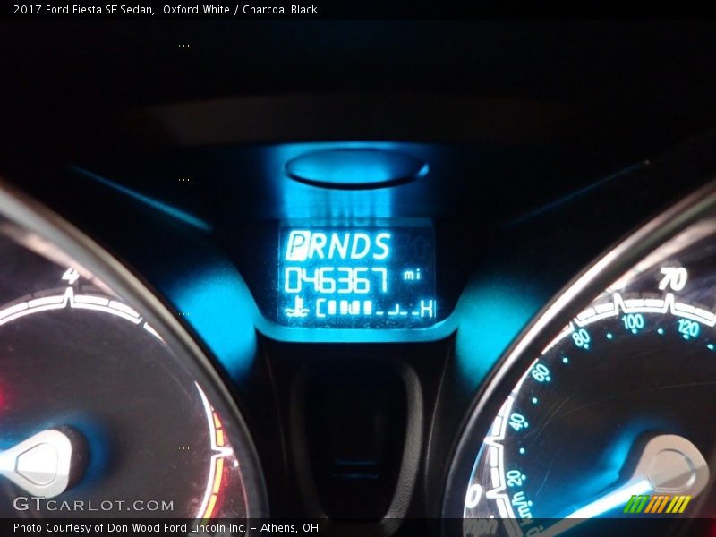 Oxford White / Charcoal Black 2017 Ford Fiesta SE Sedan