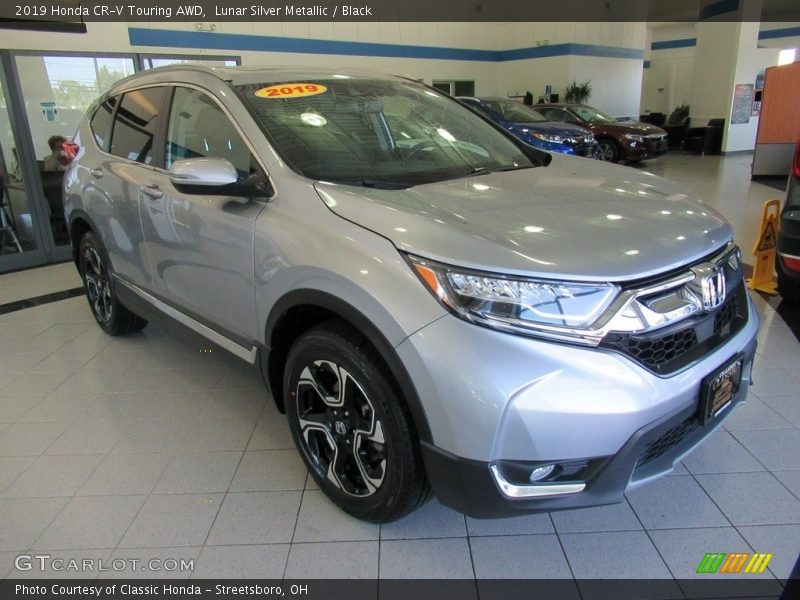 Front 3/4 View of 2019 CR-V Touring AWD