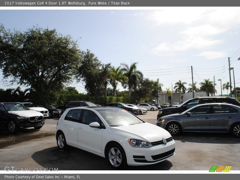 Pure White / Titan Black 2017 Volkswagen Golf 4 Door 1.8T Wolfsburg