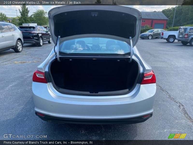 Silver Ice Metallic / Jet Black 2018 Chevrolet Malibu LS
