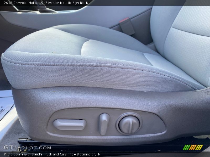 Silver Ice Metallic / Jet Black 2018 Chevrolet Malibu LS