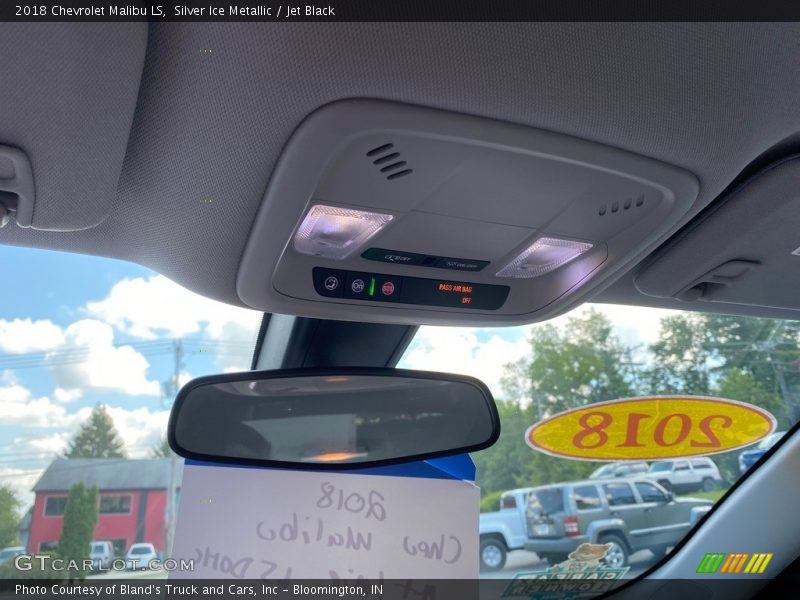 Silver Ice Metallic / Jet Black 2018 Chevrolet Malibu LS