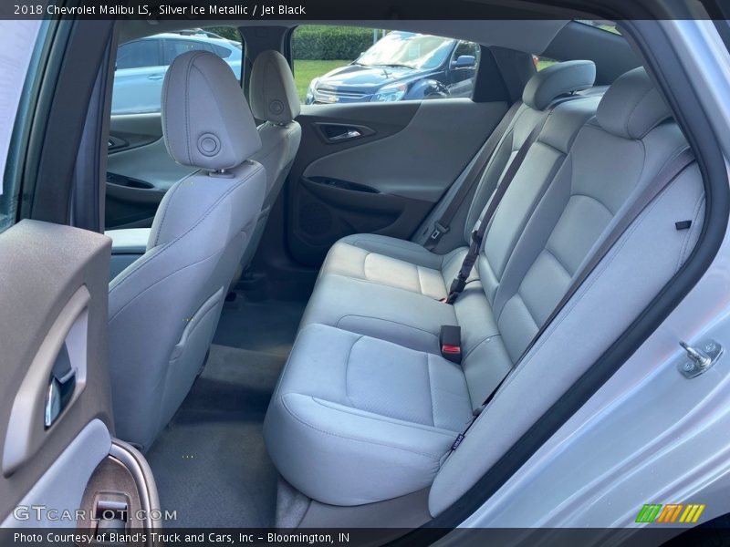 Silver Ice Metallic / Jet Black 2018 Chevrolet Malibu LS