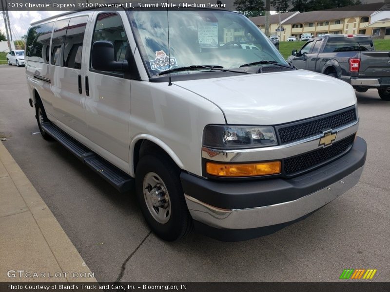 Summit White / Medium Pewter 2019 Chevrolet Express 3500 Passenger LT