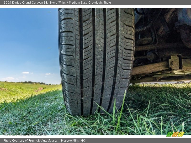 Stone White / Medium Slate Gray/Light Shale 2009 Dodge Grand Caravan SE