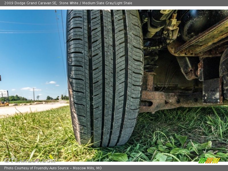 Stone White / Medium Slate Gray/Light Shale 2009 Dodge Grand Caravan SE