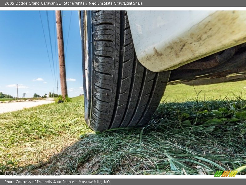 Stone White / Medium Slate Gray/Light Shale 2009 Dodge Grand Caravan SE