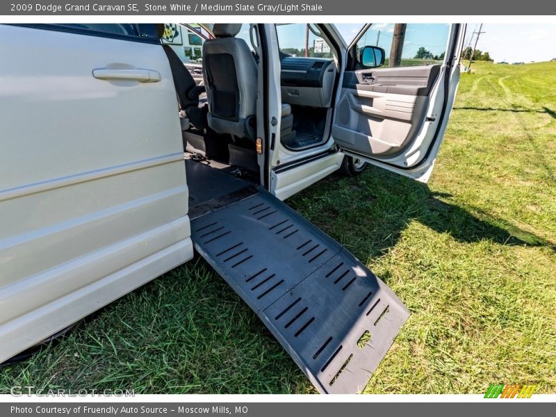 Stone White / Medium Slate Gray/Light Shale 2009 Dodge Grand Caravan SE