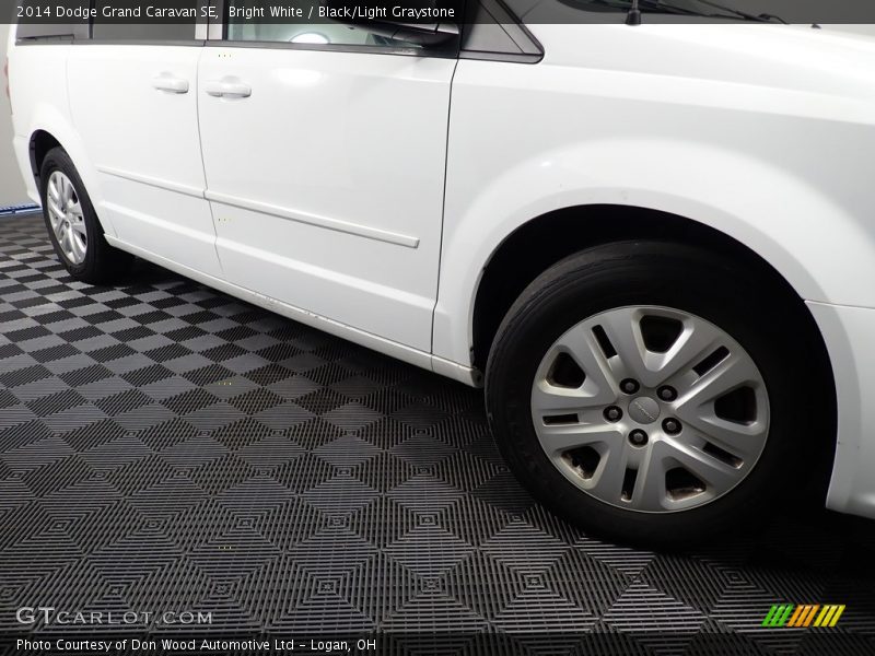 Bright White / Black/Light Graystone 2014 Dodge Grand Caravan SE
