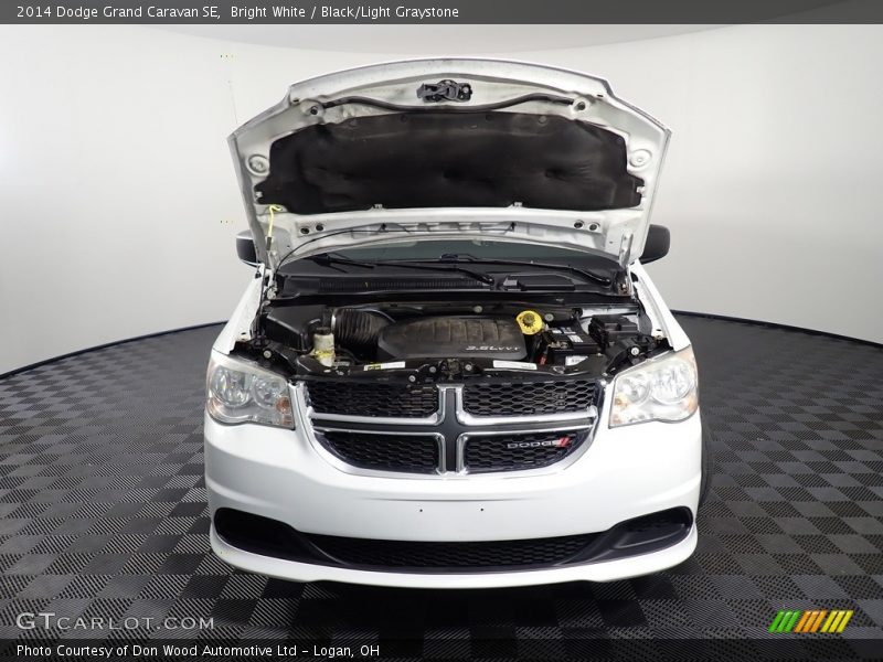 Bright White / Black/Light Graystone 2014 Dodge Grand Caravan SE