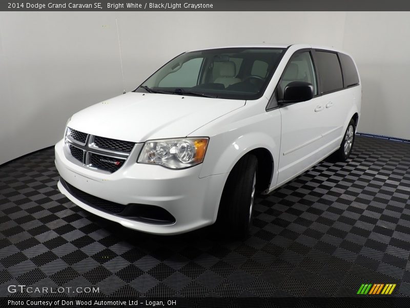 Bright White / Black/Light Graystone 2014 Dodge Grand Caravan SE
