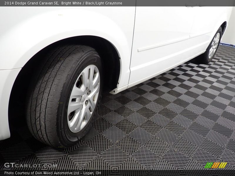 Bright White / Black/Light Graystone 2014 Dodge Grand Caravan SE