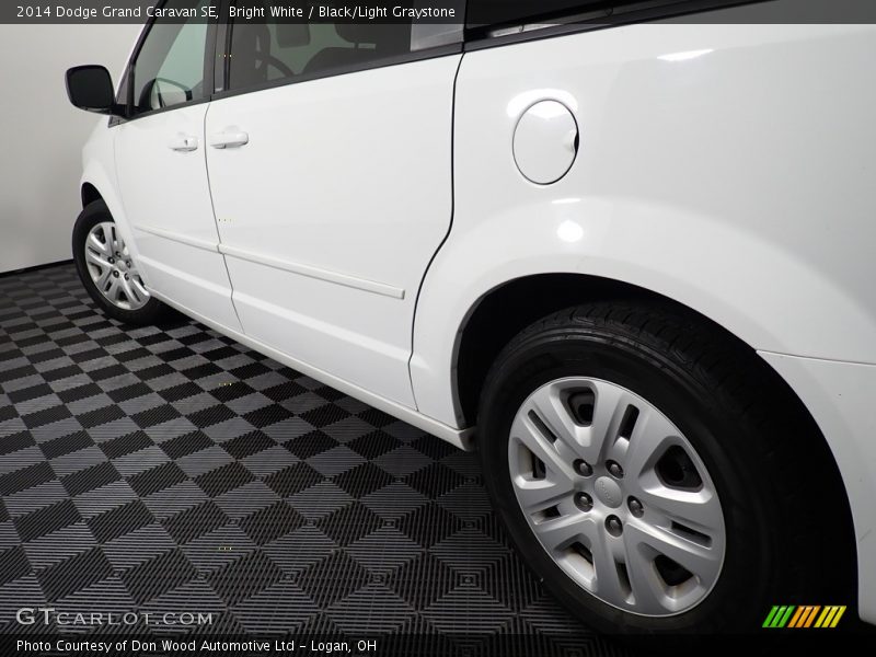 Bright White / Black/Light Graystone 2014 Dodge Grand Caravan SE