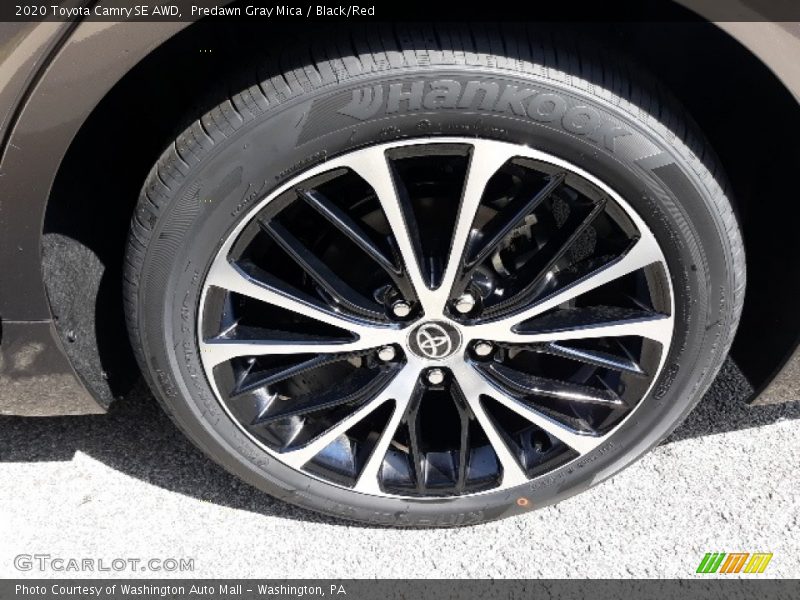 Predawn Gray Mica / Black/Red 2020 Toyota Camry SE AWD