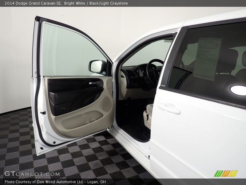 Bright White / Black/Light Graystone 2014 Dodge Grand Caravan SE