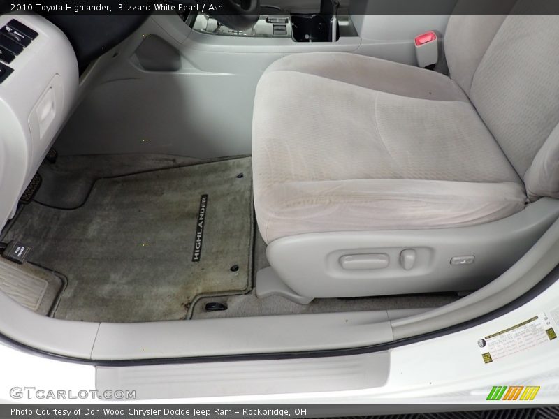 Blizzard White Pearl / Ash 2010 Toyota Highlander