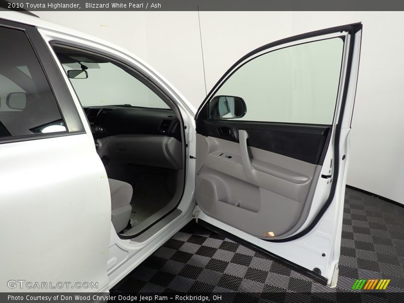 Door Panel of 2010 Highlander 