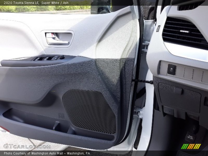 Super White / Ash 2020 Toyota Sienna LE