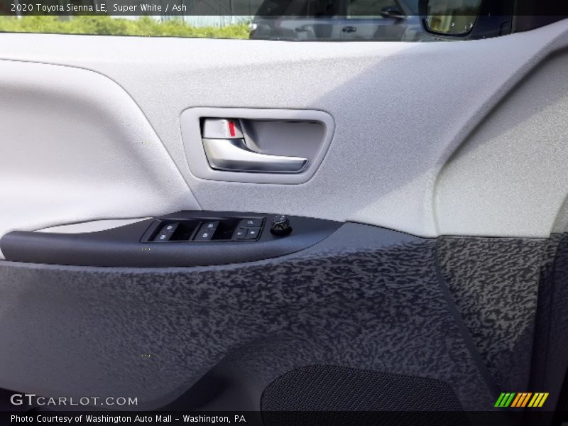 Super White / Ash 2020 Toyota Sienna LE