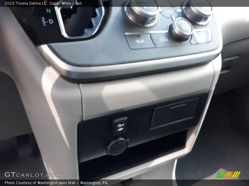 Super White / Ash 2020 Toyota Sienna LE