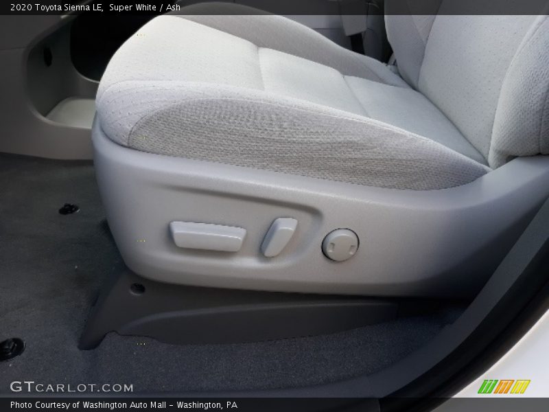 Super White / Ash 2020 Toyota Sienna LE