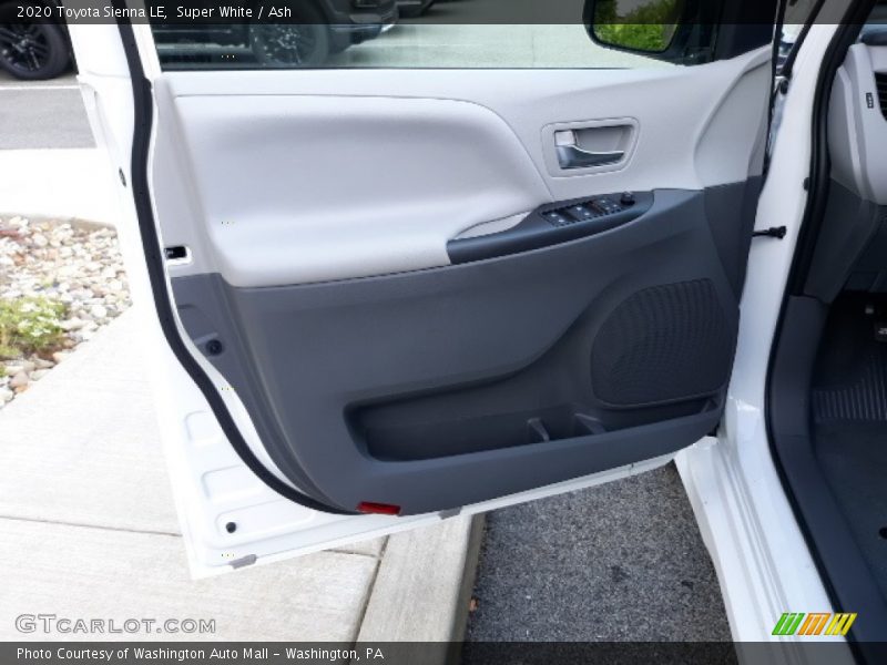 Super White / Ash 2020 Toyota Sienna LE