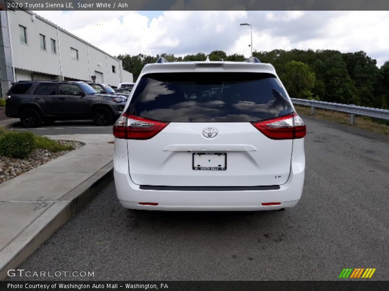Super White / Ash 2020 Toyota Sienna LE