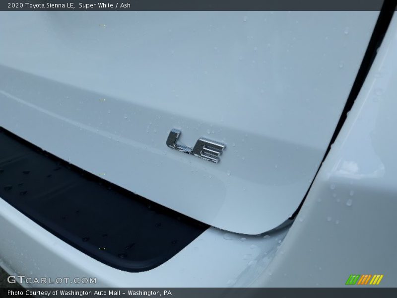 Super White / Ash 2020 Toyota Sienna LE