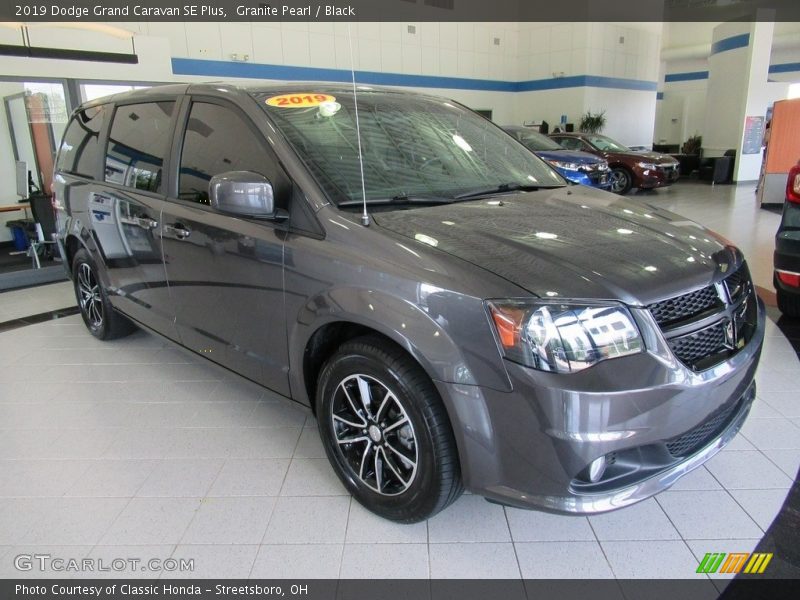 Granite Pearl / Black 2019 Dodge Grand Caravan SE Plus