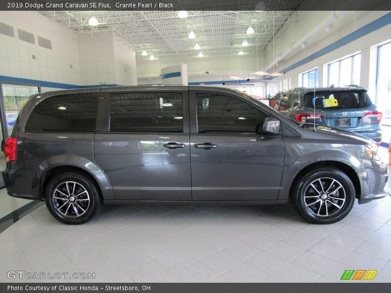 Granite Pearl / Black 2019 Dodge Grand Caravan SE Plus