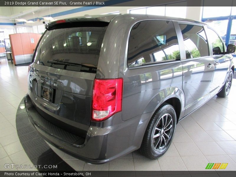 Granite Pearl / Black 2019 Dodge Grand Caravan SE Plus