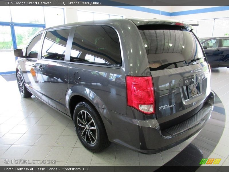 Granite Pearl / Black 2019 Dodge Grand Caravan SE Plus