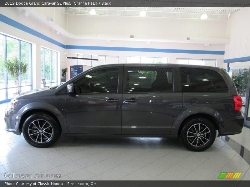 Granite Pearl / Black 2019 Dodge Grand Caravan SE Plus