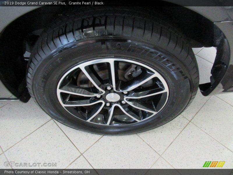 Granite Pearl / Black 2019 Dodge Grand Caravan SE Plus