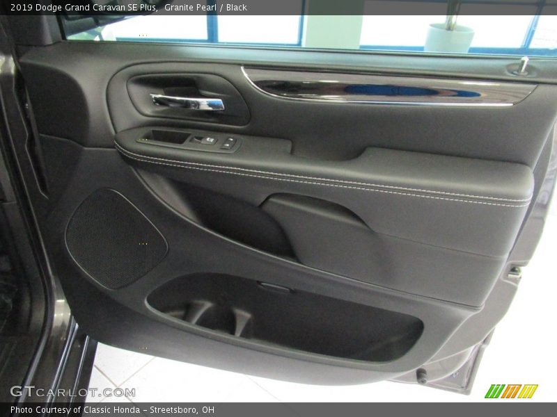 Granite Pearl / Black 2019 Dodge Grand Caravan SE Plus