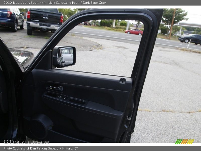 Light Sandstone Pearl / Dark Slate Gray 2010 Jeep Liberty Sport 4x4
