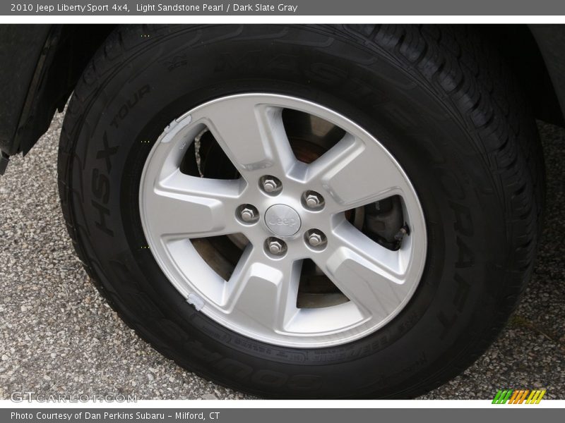 Light Sandstone Pearl / Dark Slate Gray 2010 Jeep Liberty Sport 4x4