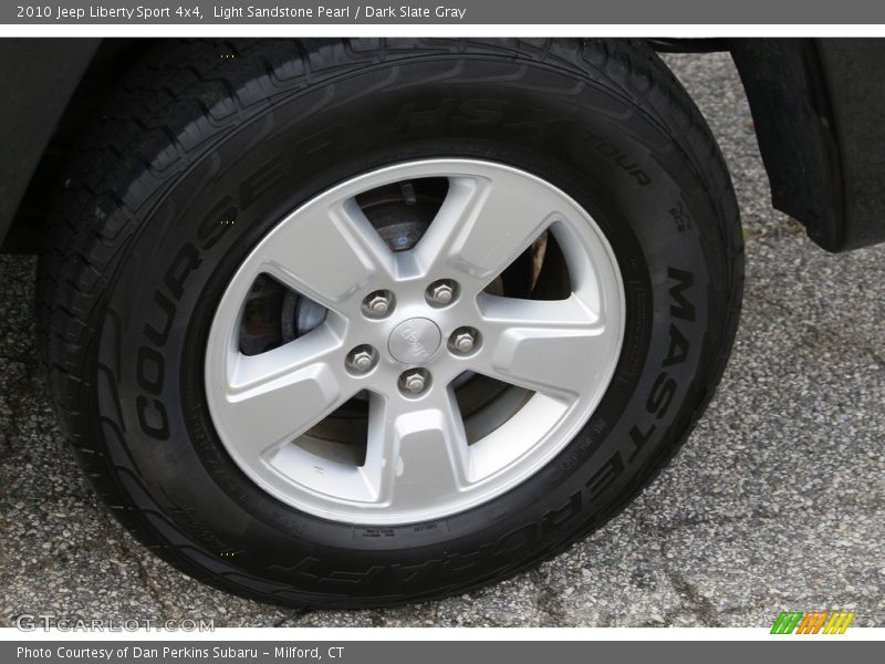 Light Sandstone Pearl / Dark Slate Gray 2010 Jeep Liberty Sport 4x4
