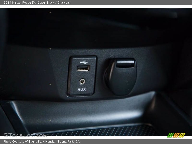 Super Black / Charcoal 2014 Nissan Rogue SV