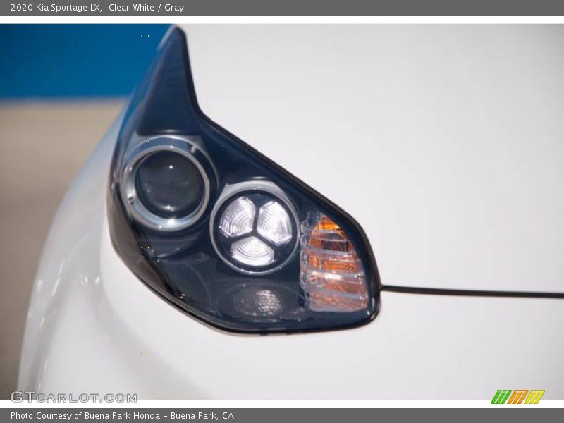 Clear White / Gray 2020 Kia Sportage LX