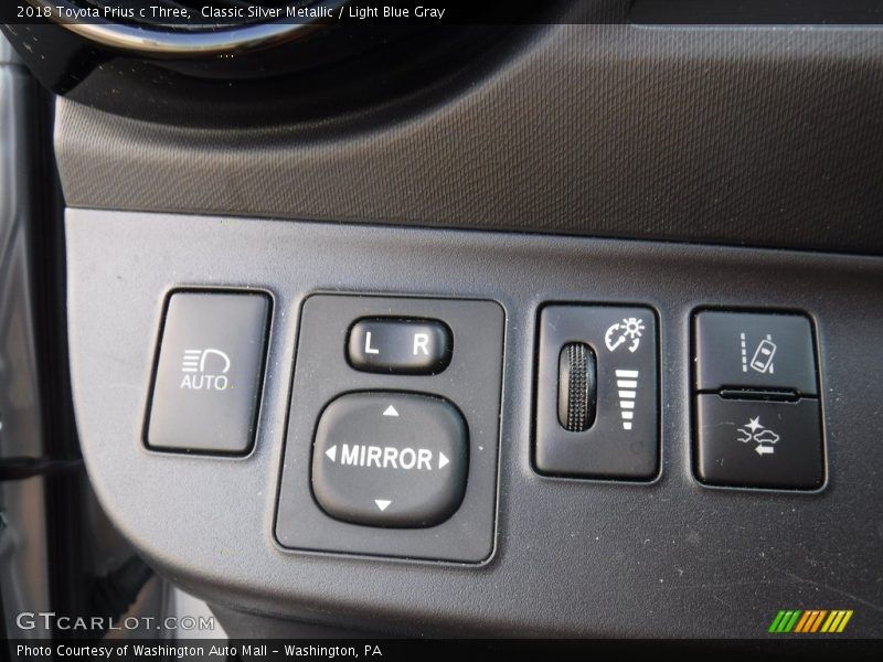 Classic Silver Metallic / Light Blue Gray 2018 Toyota Prius c Three